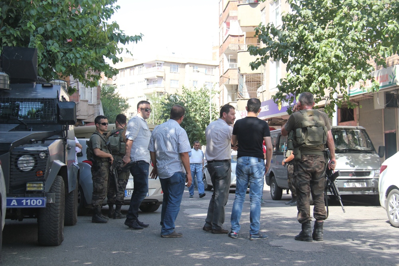 Diyarbakır’da polise silahlı saldırı